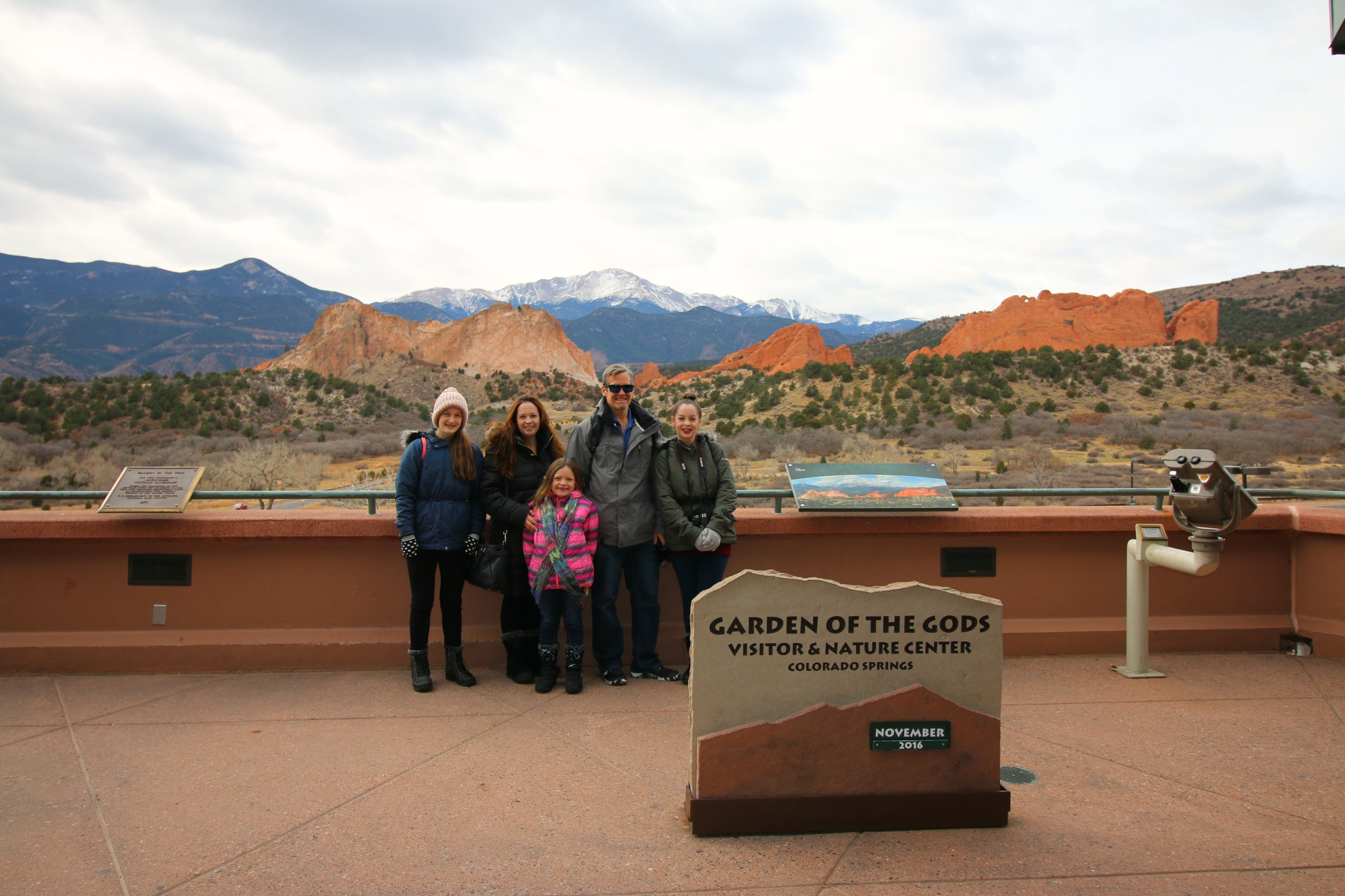 visitors-center-at-garden-of-the-gods